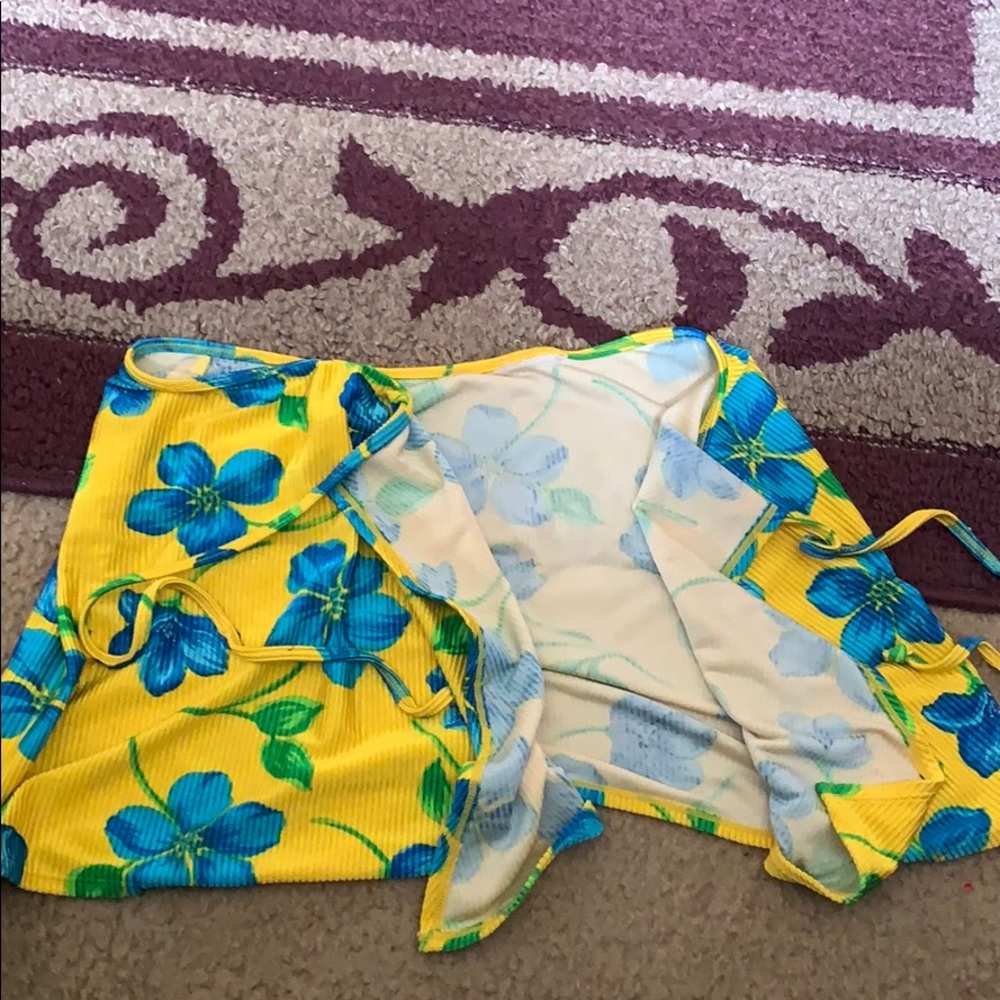 Medium swimsuit cover up